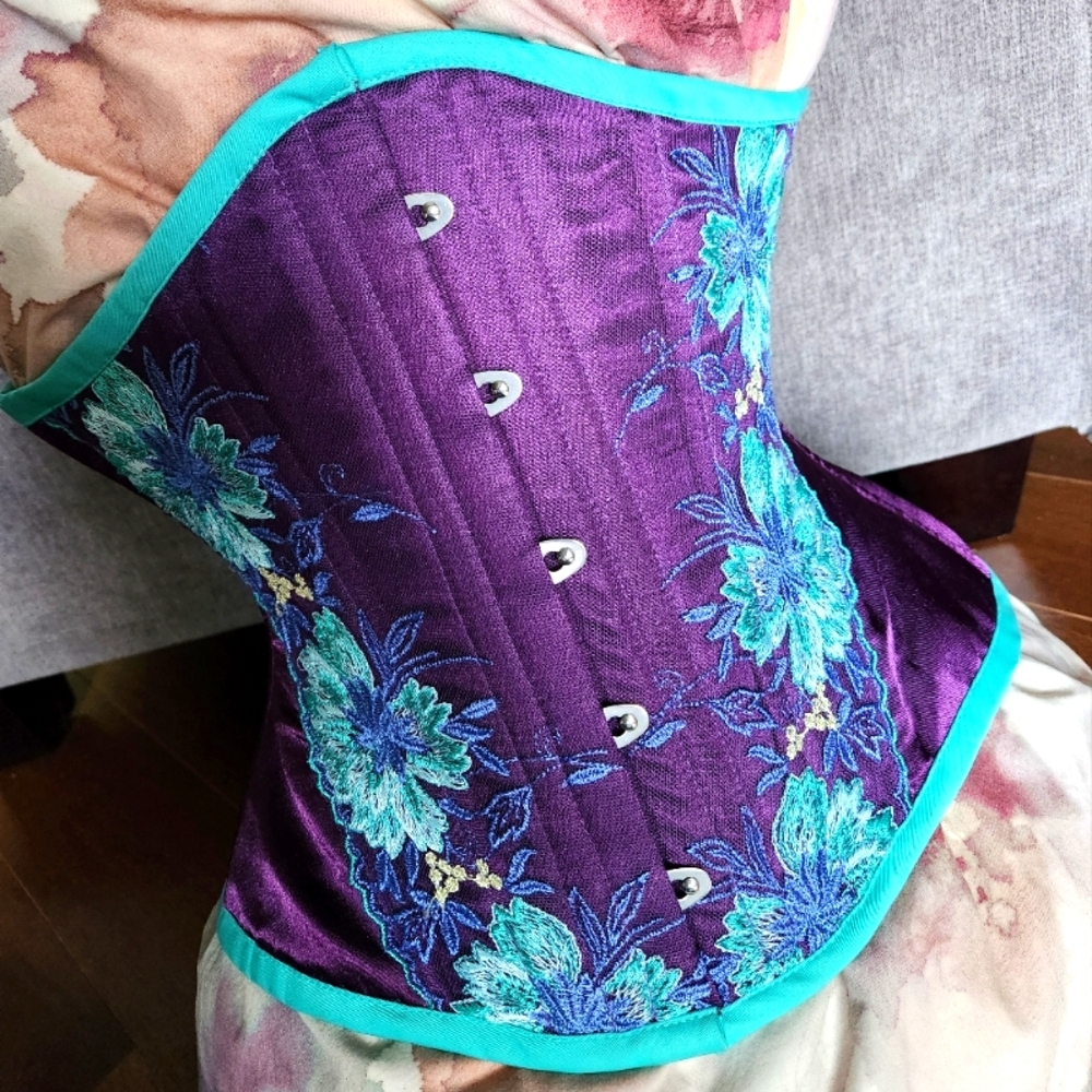Handmade brocade steel boned corset 22" waist by Rebel Madness.